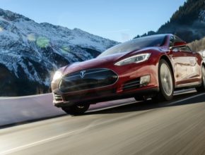 elektromobil Tesla Model S sleva František Kubiš