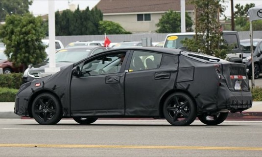 auto nová 4. generace hybridu Toyota Prius kamufláž