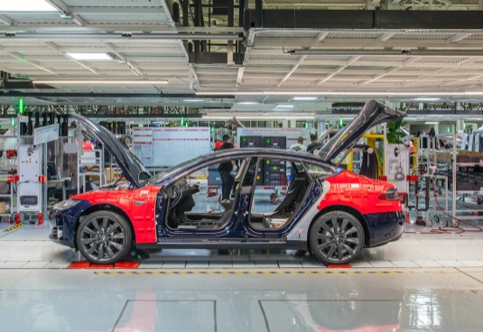 auto továrna Tesla Motors Fremont Kalifornie výroba elektromobilů Tesla Model S