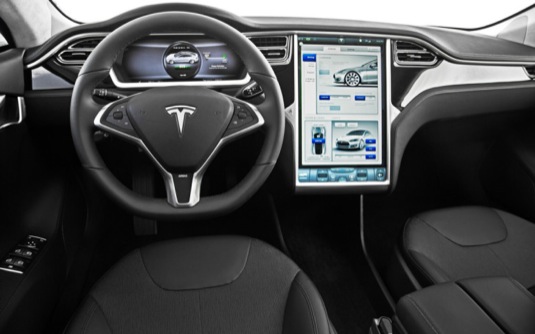 auto elektromobil Tesla Model S interiér