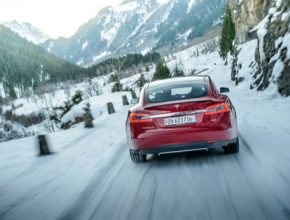auto elektromobil Tesla Model S Švýcarsko