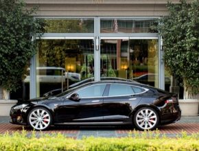auto elektroauto Tesla Model S elektromobil Destination Charging nabíjení