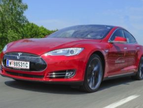 auto elektromobil elektroauto Tesla Model S nákup