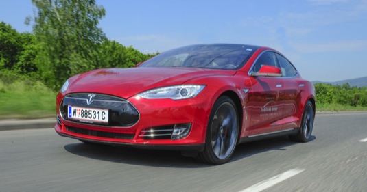 auto elektromobil elektroauto Tesla Model S nákup