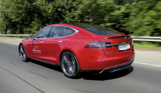auto elektromobil elektroauto Tesla Model S nákup