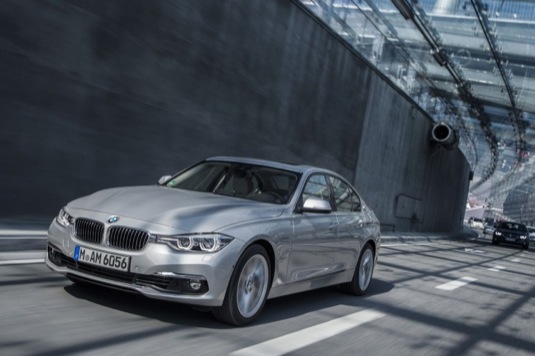 auto nový plug-in hybrid BMW 330e autosalon Frankfurt 2015