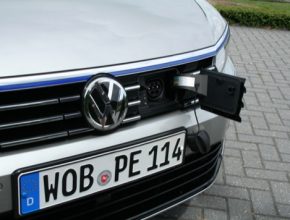auto Volkswagen Passat GTE plug-in hybrid auto do zásuvky