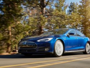auto elektromobil Tesla Model S v zahraničí