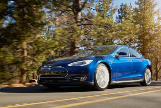 auto elektromobil Tesla Model S v zahraničí