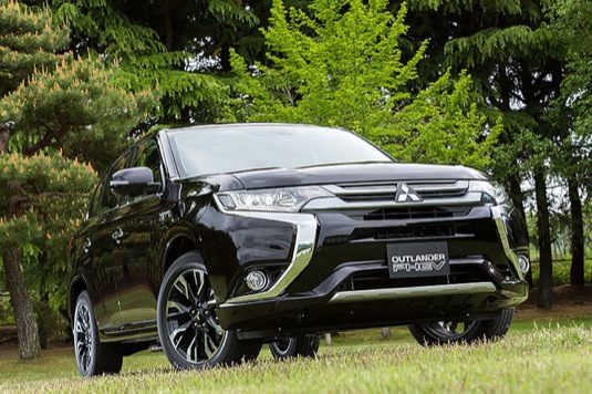 auto elektromobily plug-in hybrid Mitsubishi Outlander PHEV plug-in hybrid