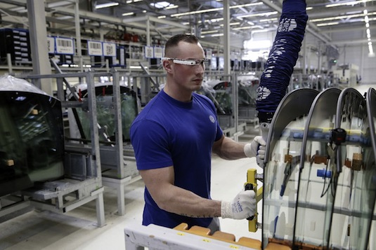 auto továrna brýle 3D datové výroba aut Volkswagen