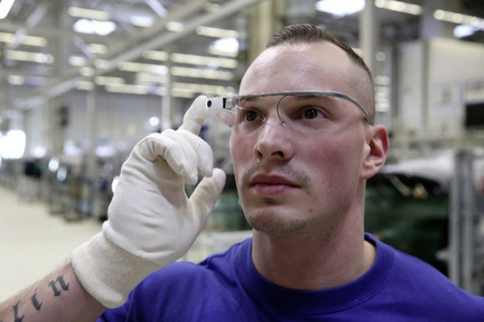 auto továrna brýle 3D datové výroba aut Volkswagen