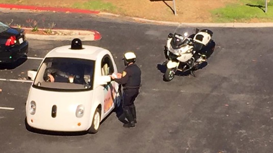 auto robotické auto Google policie motorka
