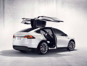 auto elektromobily elektrické SUV Tesla Model X 70D