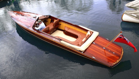 auto Frank Stephenson Riverbreeze elektroloď člun