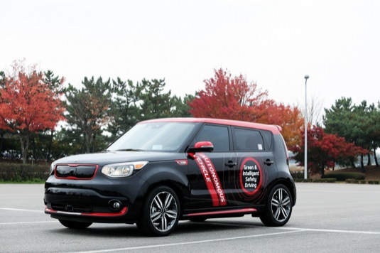 elektromobil Kia Soul EV s autonomním robotickým řízením při testech v Nevadě USA