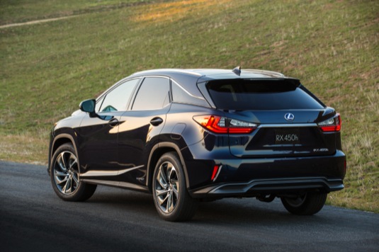 Lexus RX je k dispozici od 1 370 000 Kč a zájemci si mohou pořídit prodlouženou pětiletou záruku