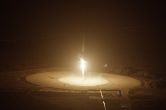 auto SpaceX přistání vesmírné rakety Falcon 9 SpaceX