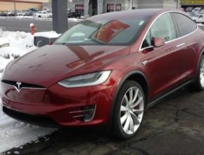 auto elektromobil Tesla Model X první dodávky