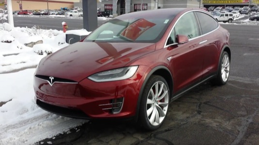 auto elektromobil Tesla Model X první dodávky