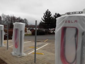 auto Tesla Supercharger rychlonabíjecí stanice Slovensko