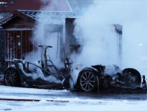 auto elektromobil Tesla Model S požár Norsko Supercharger