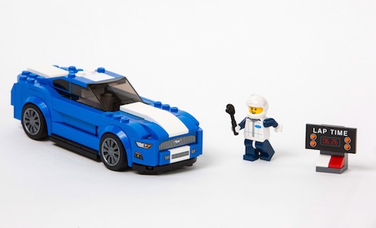 auto LEGO Mustang