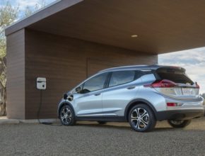 auto elektromobil Chevrolet Bolt autosalon Detroit 2016 NAIAS