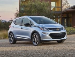 auto elektromobil Chevrolet Bolt na veletrhu CES 2016 v Las Vegas