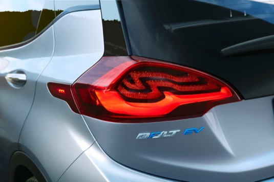 auto elektromobil Chevrolet Bolt logo zadek