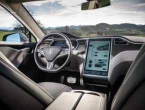 auto elektromobily interiér Tesla model X kůže syntetická