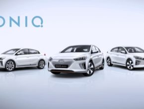 auto Hyundai Ioniq na autosalonu Ženeva 2016 ve všech třech verzích - jako elektromobil, plug-in hybrid i hybrid