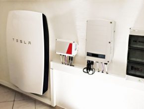 auto domácí baterie Tesla Powerwall Německo