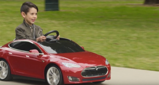 auto elektromobil Tesla Model S jako auto pro děti