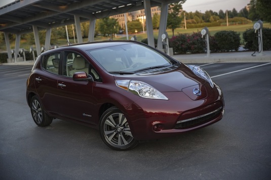 elektromobil Nissan Leaf ve verzi pro rok 2016 s 30kWh baterií a dojezdem až 250 km