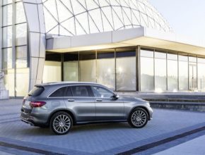 auto Mercedes-Benz GLC 350 e plug-in hybrid elektromobily Daimler