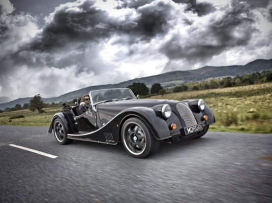 Morgan Plus 8 - velmi tradiční vůz poháněný šestiválcem BMW