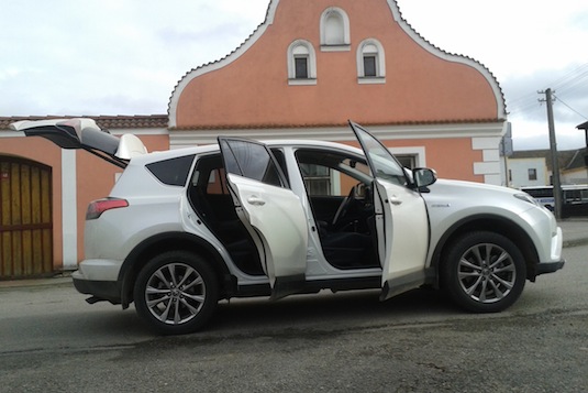auto test nová Toyota RAV4 Hybrid SUV