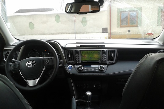auto test nová Toyota RAV4 Hybrid SUV