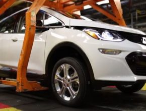 auto elektromobil Chevrolet Bolt výroba v továrně Orion Michigan General Motors