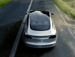 auto elektromobil Tesla Model 3