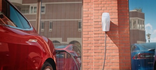auto elektromobil Tesla Model S nabíjecí stanice Destination Charger Evropa nabíjení