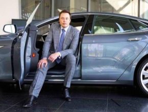 auto Elon Musk šéf Tesla Motors v elektromobilu Model S