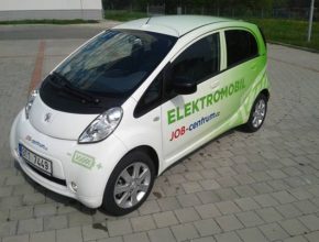 auto elektromobil Peugeot iOn