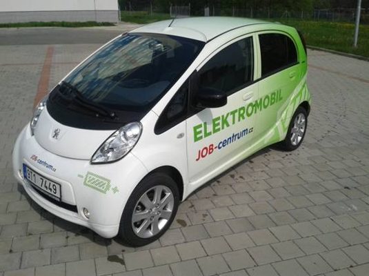 auto elektromobil Peugeot iOn