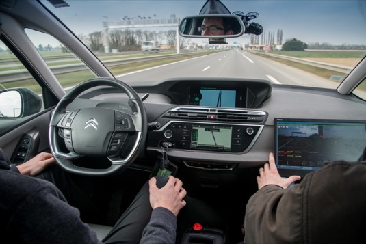 auto robototická autonomní jízda Citroen C4 Picasso