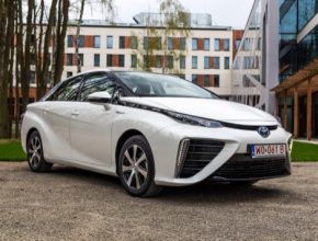 auto vodíkové auto Toyota Mirai test