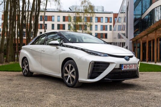 auto vodíkové auto Toyota Mirai test