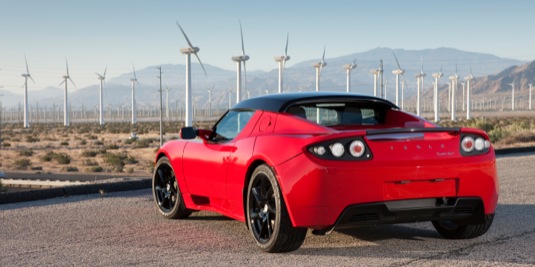 auto elektromobil Tesla Roadster červený zadek