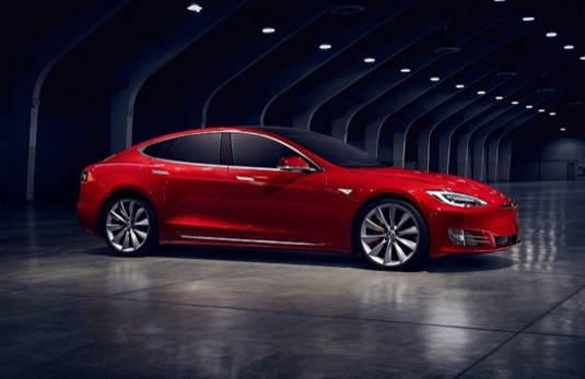 auto elektromobil Tesla Model S červený facelift 2016